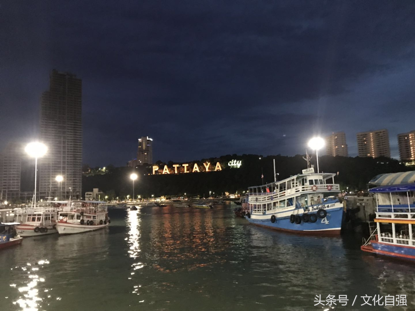 泰国游记二：被中国人扭曲的泰国“人妖”，笑贫不笑娼