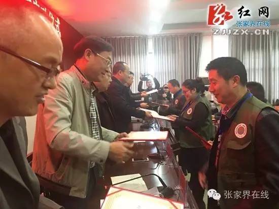 拔尖人才进入复审/环保特约监管员上岗/销售涉嫌假冒日化用品窝点被捣/光棍节大声说爱