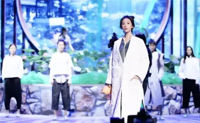 璺熺潃濂崇璺宠垶,鏋楀織鐜叉皯鍥介