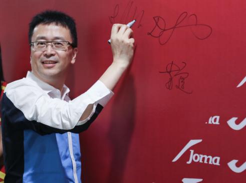 全球足球用品“四大天王”之西班牙Joma,荷马亮相北京