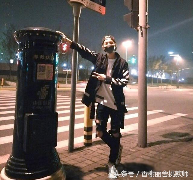 撕裂的破洞、褴褛的衣袖、线头满天飞的裤腿...我们穷人都爱它