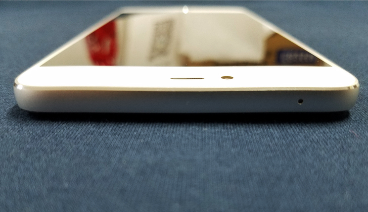 表妹夸我的iPhone真好看，没好意思说这手机叫锤子