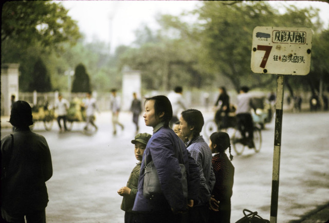 来看看你的秋季穿搭,7080后童年服装有哪些