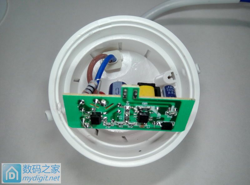 拆1.8包邮还送球泡的美的4W射灯，一如既往的设计和做工！