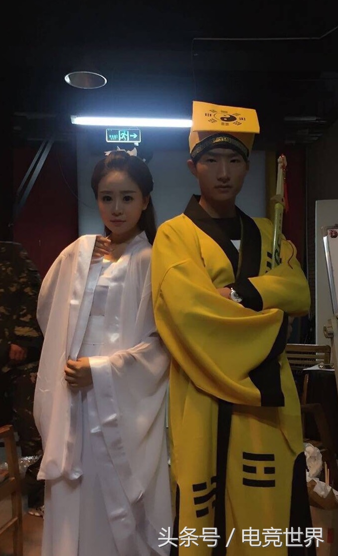 斗鱼主播阿科打土狗,斗鱼阿科哥直播回放