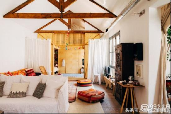 他把亚马逊河上的5000只塑料瓶变成艺术品！