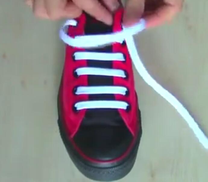 教你如何绑鞋带教程,骚气鞋带系法