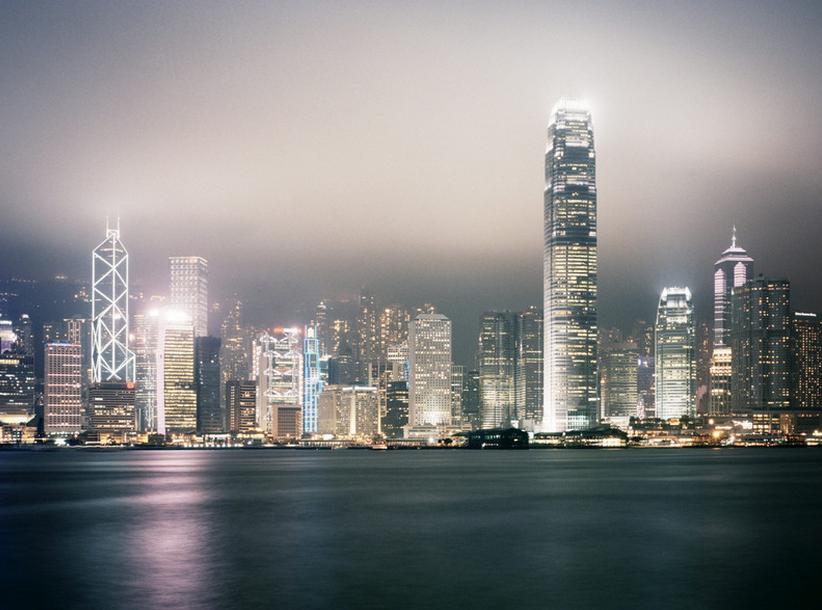 他是中国最“矛盾”的城市，他是香港。