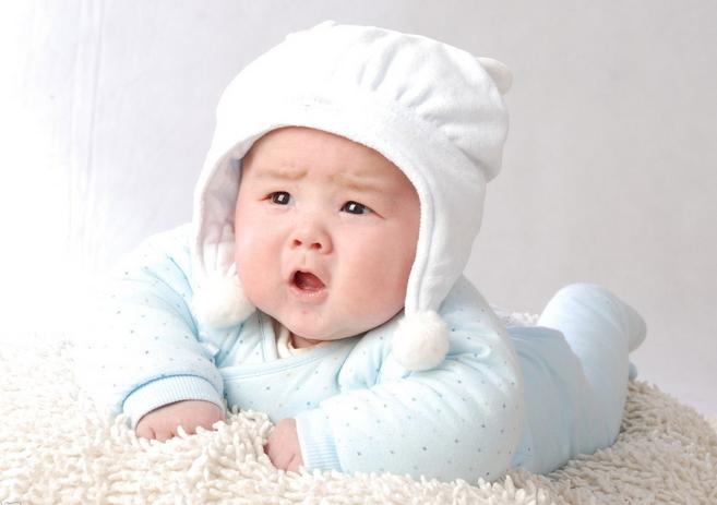 宝宝经常搓鼻子揉眼睛家长要警惕,宝宝喜欢揉鼻子是怎么回事