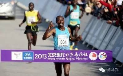 邀请黑人运动员参赛对中国马拉松来说是一剂麻药，会上瘾~