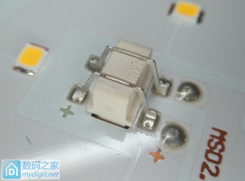 拆1.8包邮还送球泡的美的4W射灯，一如既往的设计和做工！