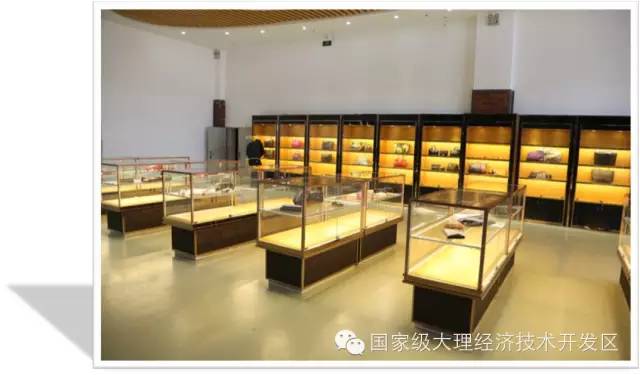 今天开始大理呢各位在家门口也能买外国商品啦！