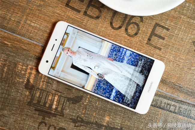 华为nova青春版关晓彤,华为nova12ultra与关晓彤