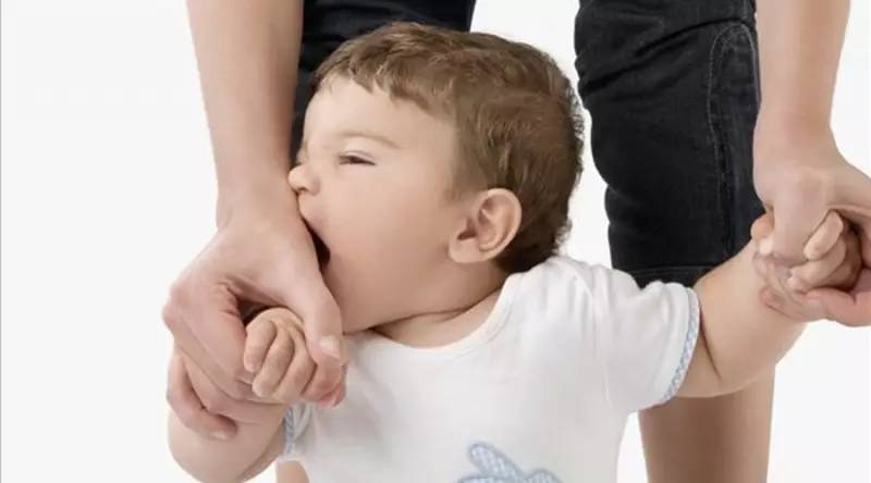 被狗咬去宠物店打狂犬疫苗可以吗,被宠物咬伤进入医院注射狂犬疫苗