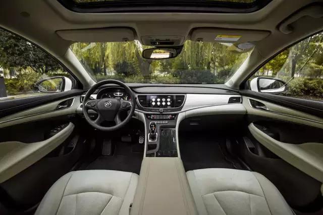 夜晚试驾全新别克君越24款28t,2018款别克君越30h精英版评测