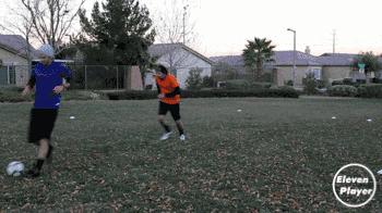 足球1v1防守技能训练多种方法,足球防守技巧与套路图解