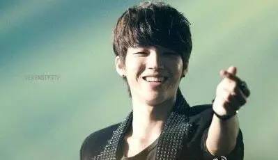 最近很火的那个微笑表情包,微笑比心表情包代表什么