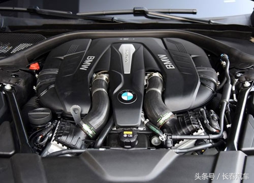 开宝马坐奥迪视频,bmwm750lixdrive试驾