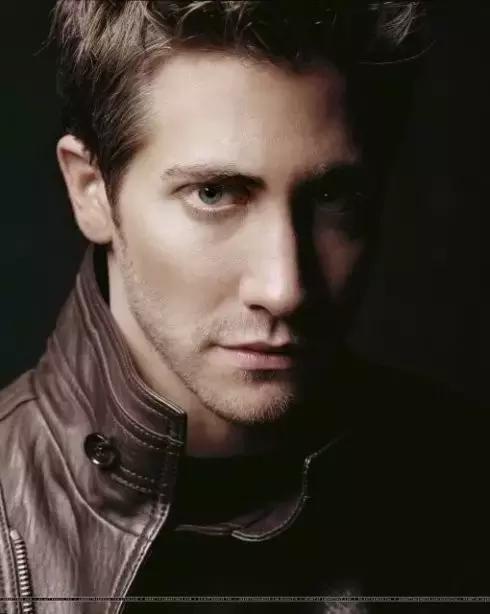 好莱坞童星出道，曾被誉为低估的天才，如今却越老越有味道