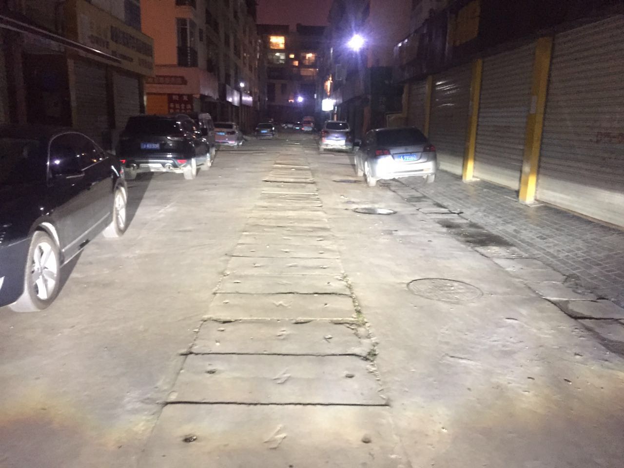 氙气灯跟led大灯有什么区别,2011年汉兰达换氙气灯泡