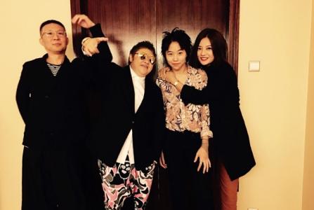 王菲成龙陈坤那英黄晓明马云李连杰，赵薇如何让朋友圈市值破万亿