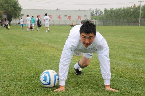 鹿晗踢球什么水平,鹿晗踢球球水平