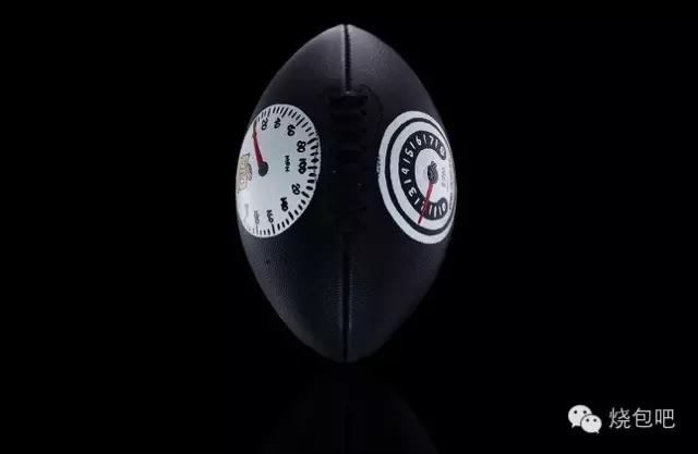 唯物|情人节倒计时,去看50个潮牌出的超级碗纪念球,独一无二