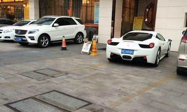 富可敌国可不是说说，盛泽到底多有钱，玛莎拉蒂，牌照：5个5