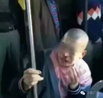 鬼节扮鬼吓唬人,鬼节扮鬼整蛊朋友