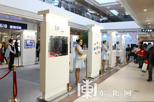 上百万枝玫瑰花,上万红玫瑰花首饰