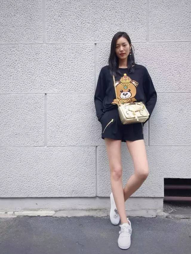 Word妈！Moschino这只蠢萌的小熊为什么这么火？