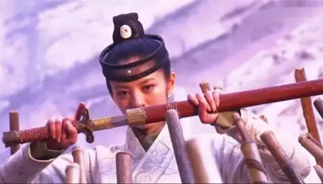 红妆扬眉剑出鞘运筹帷幄傲群豪