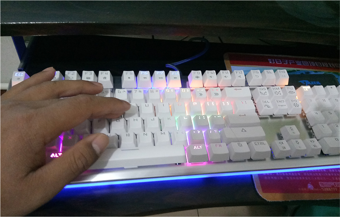 瀹滃崥鏈烘閿洏k727鐏晥,瀹滃崥k725涓冨僵鎮诞鑳屽厜娓告垙閿洏