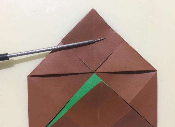 怎样折蝴蝶结放到爱心盒子上面,蝴蝶结盒子折纸教程