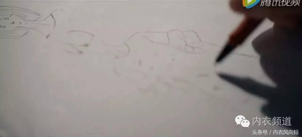 女人、睡衣与狗，芬腾用7分钟讲了一个“忠犬八公”的故事