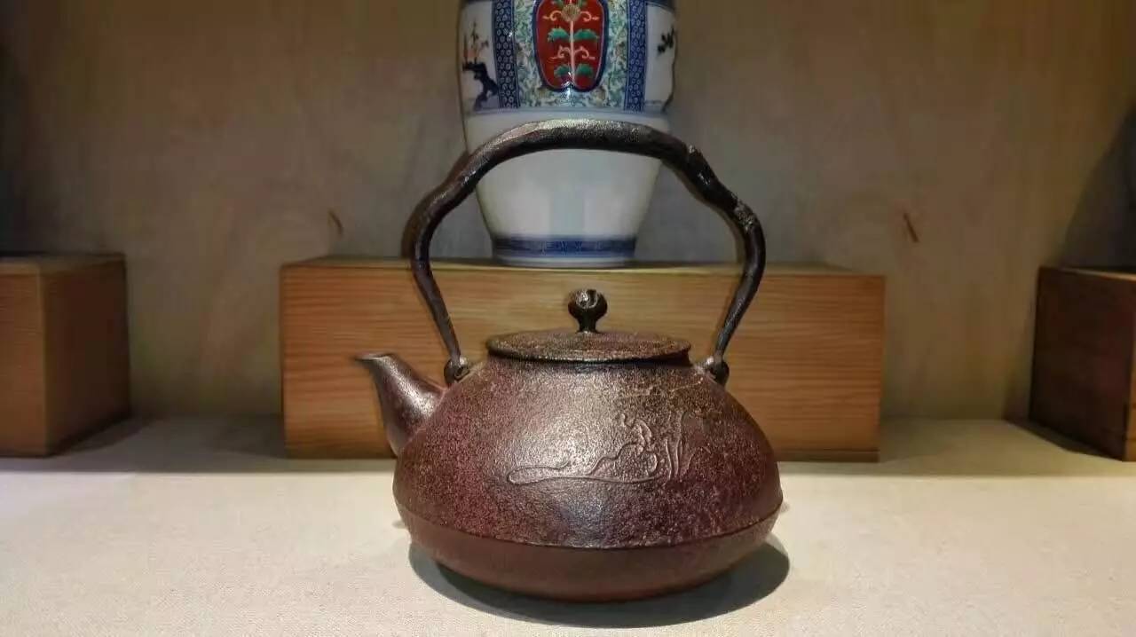 为什么要用铁壶煮水泡茶,铁壶陶壶银壶玻璃壶煮水泡茶区别