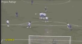 罗纳德科曼罚球技巧,足球中场任意球的技巧