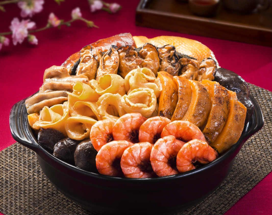 一群人吃一盘菜的视频,百人吃酒席场面