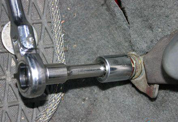 汽车螺丝松了要紧吗,汽车哪个螺丝松了容易出事