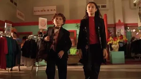 放着间谍这份很有前途的职业，为什么要当逗比呢