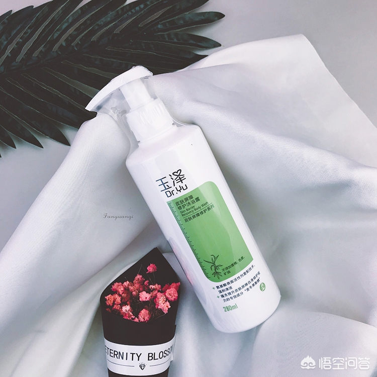 冬天身上有一层白白的皮屑，脱秋裤时像雪花纷纷落下，如何去除？