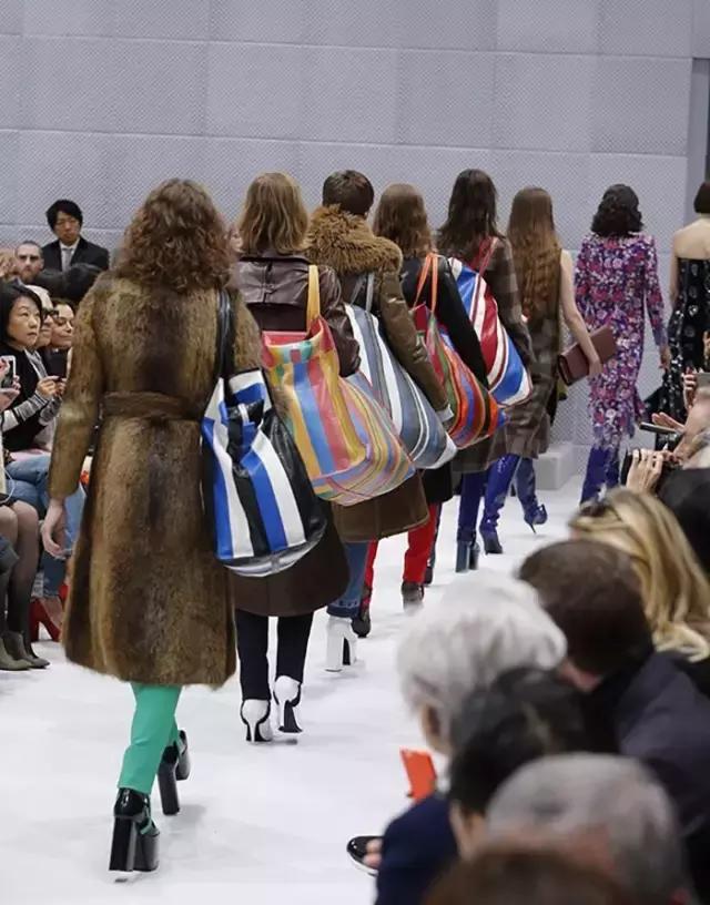 一万五的时髦,花五十块钱就能赶……然而我还是拒绝