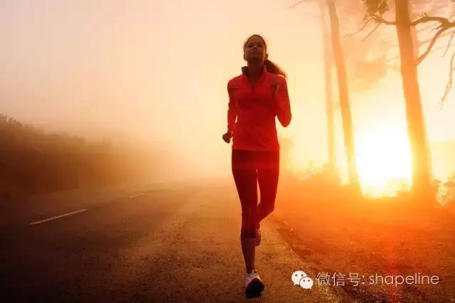 健身后全身关节响,健身时关节响什么原因