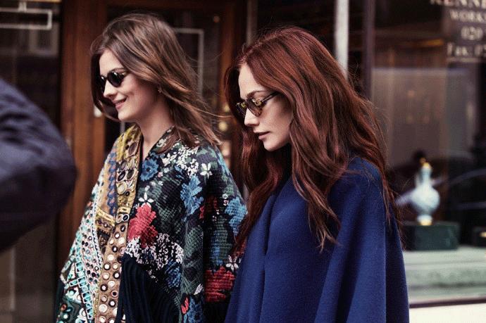 这条礼仪小姐的“迎宾带”，竟然被日日、袁姗姗……抢披上身！