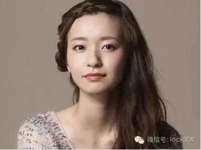 前额头脂溢性脱发最佳治疗方法,头发中间秃了怎么回事脂溢性脱发