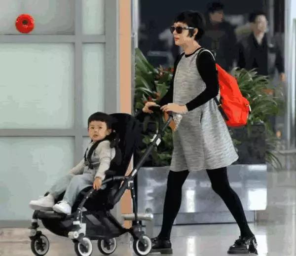 明星宝宝用什么推车,种草奶爸推车