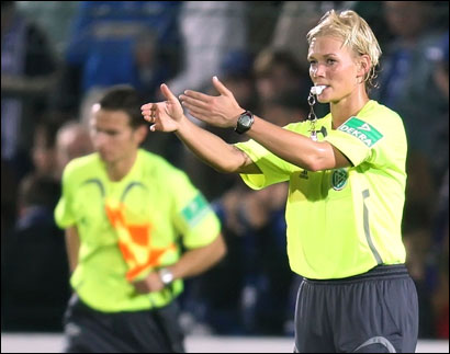 在中国当足球裁判,中国当法官难吗