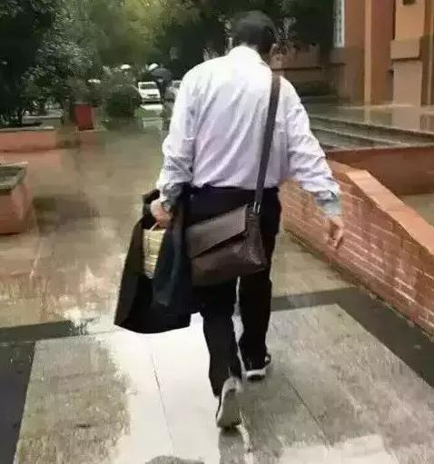 汶川大地震老师救学生的感人事迹,学生煤气中毒老师救一家四口