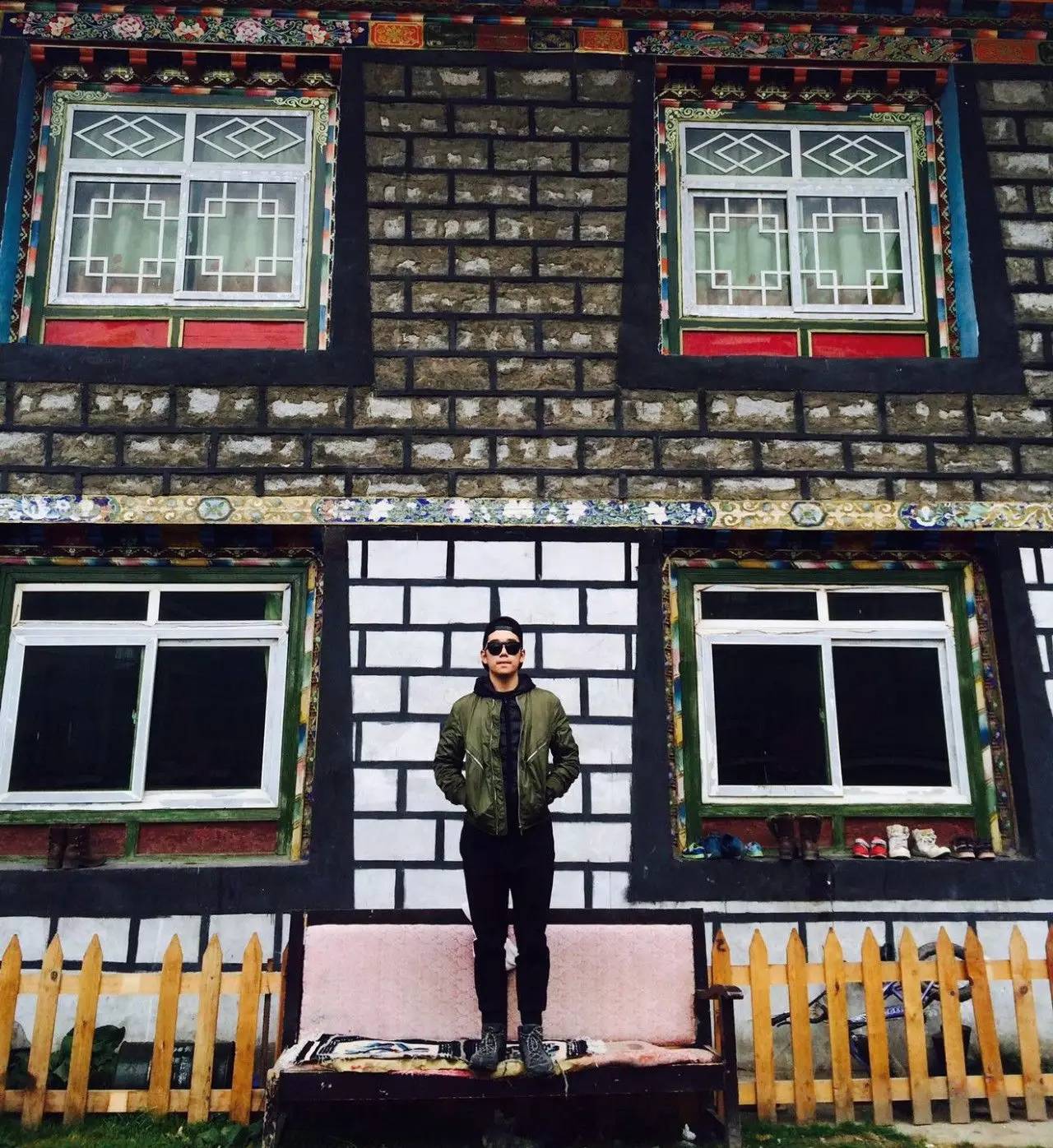 穷游小伙穷游西藏身体终于累垮,10年前穷游西藏