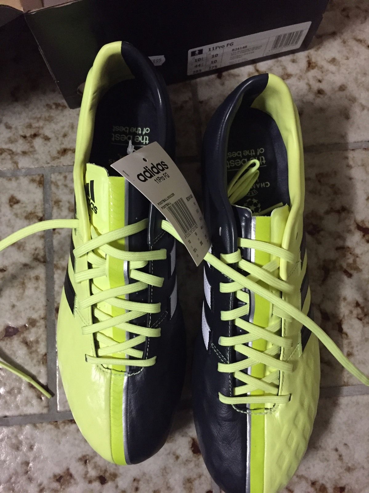 阿迪达斯足球球鞋测评,足球鞋选择nike还是阿迪达斯